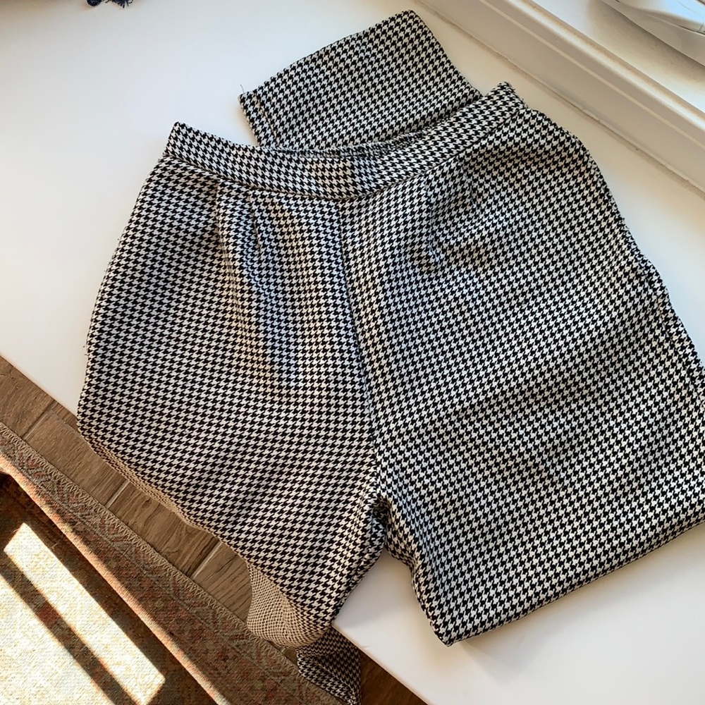 Women’s pants, work or casual. Printed pants black and white